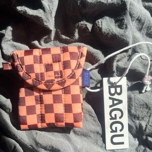 *NWT* BAGGU PUFFY EARBUDS CASE
